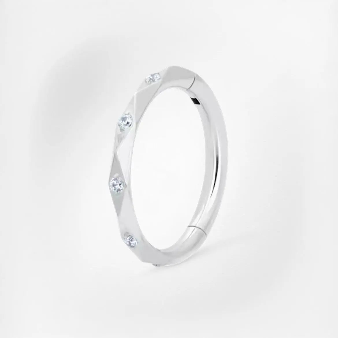 Piercing Luciana - Plumeria Piercing