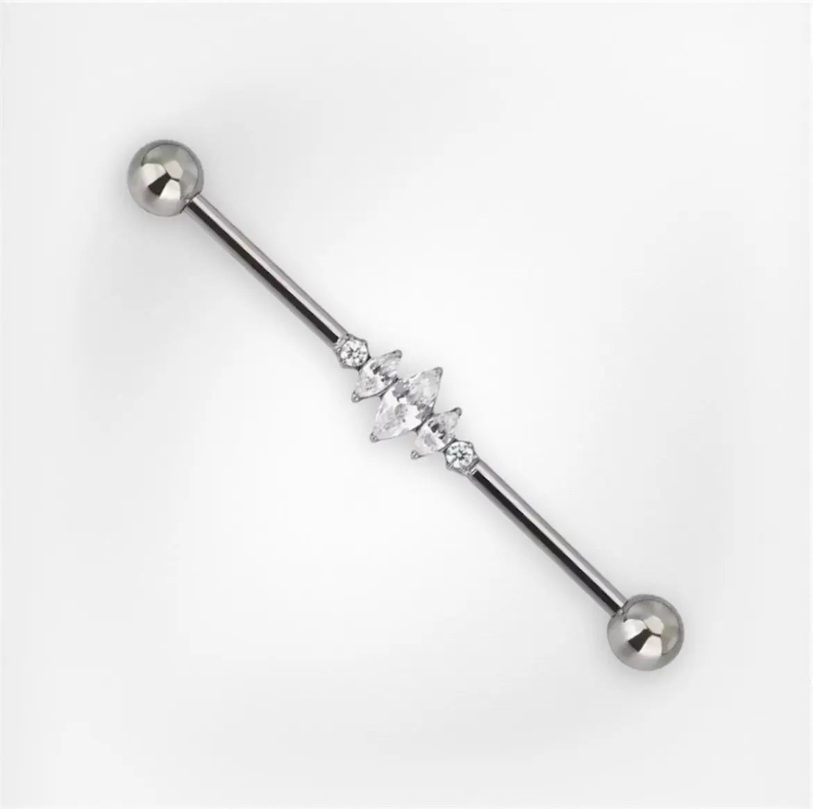 Piercing Pénélope - Plumeria Piercing