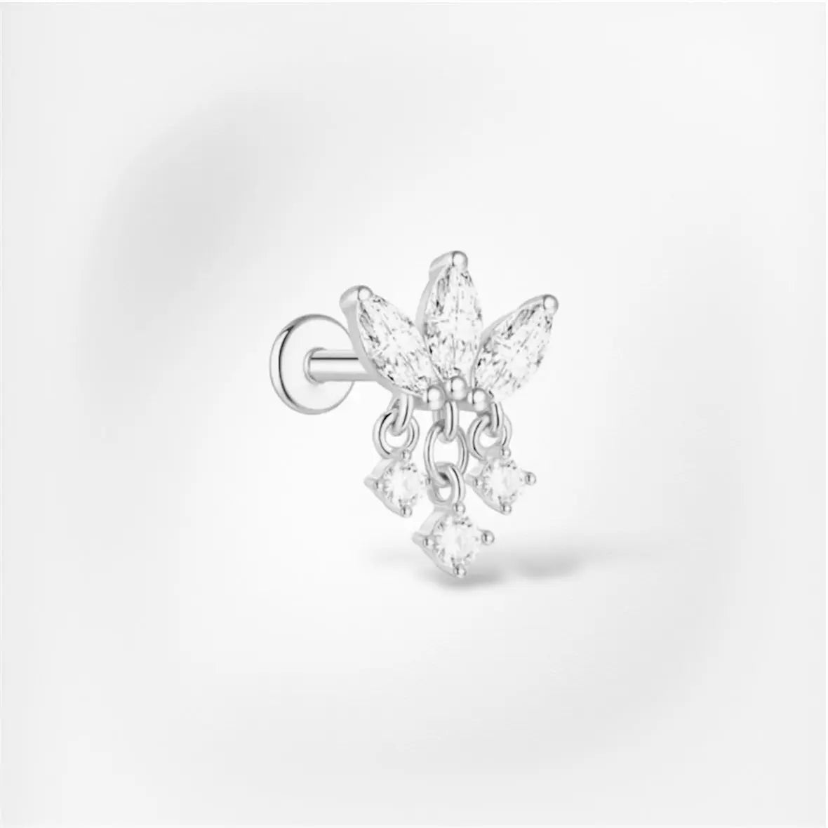 Piercing Amaïa - Labret Plumeria Piercing