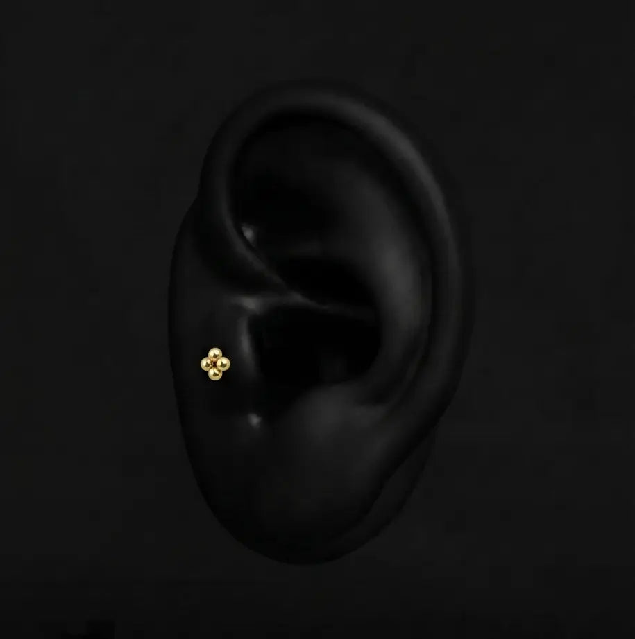 Piercing Gaëlle - Labret Plumeria Piercing