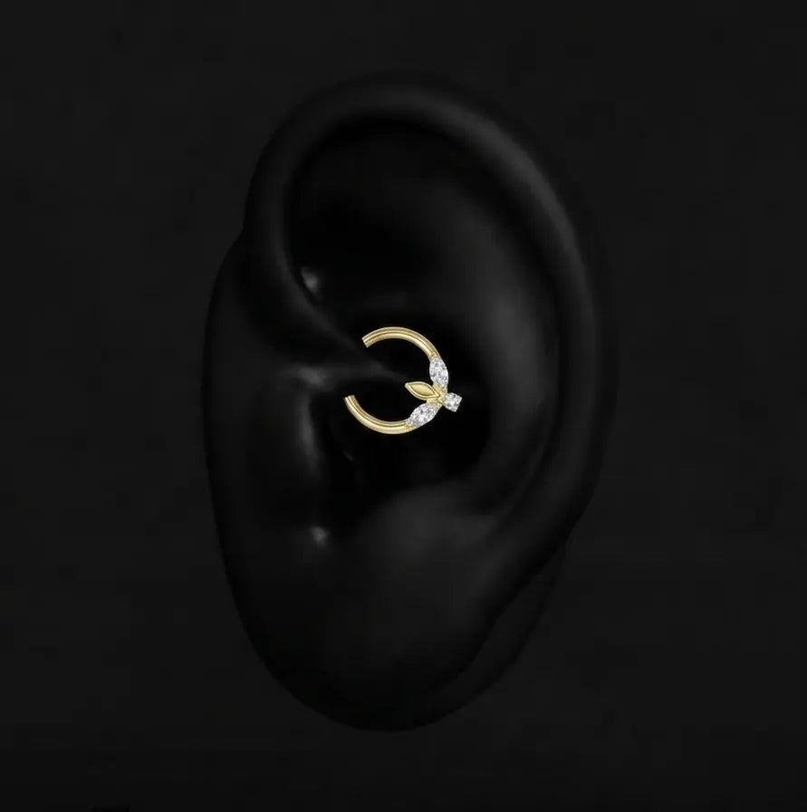 Piercing Maïna - Anneau Plumeria Piercing