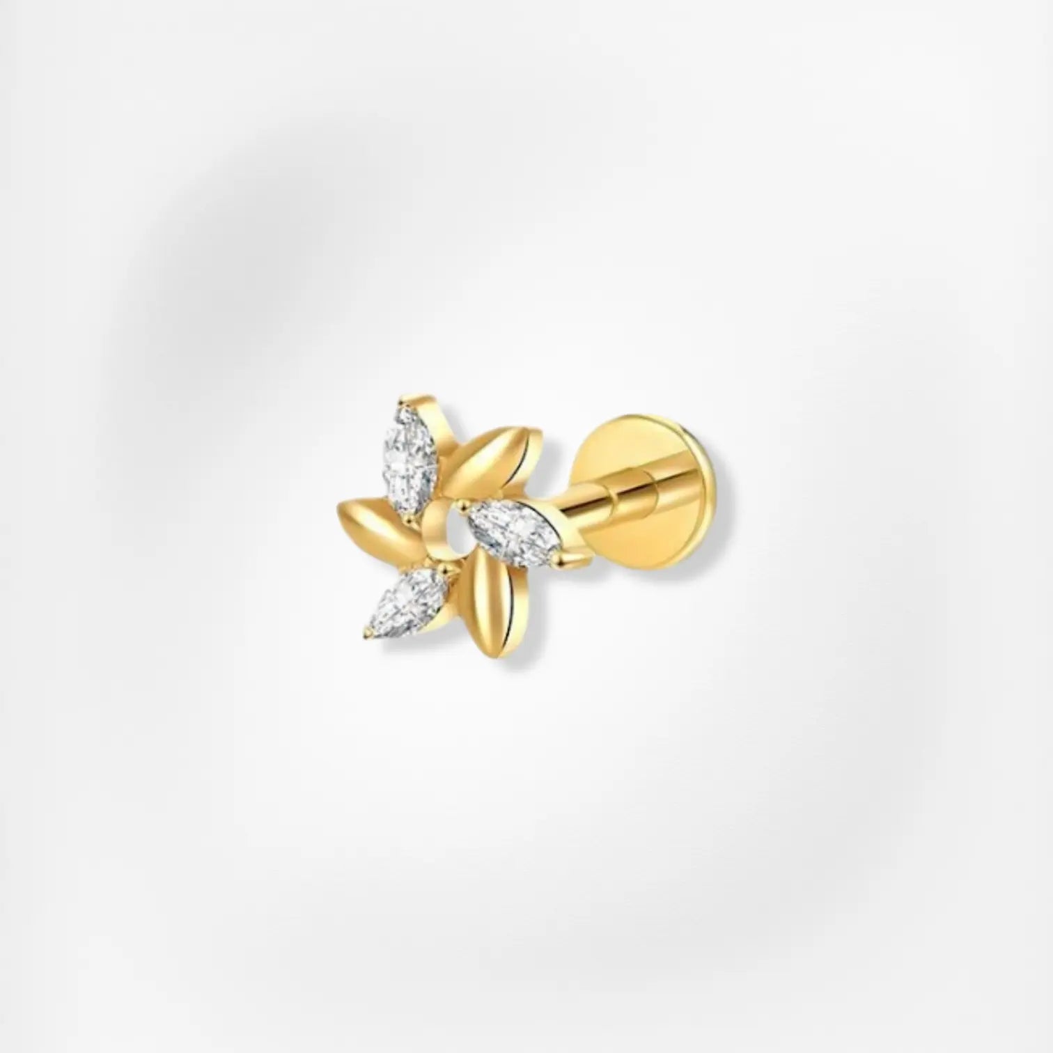 Piercing Noémie - Labret Plumeria Piercing