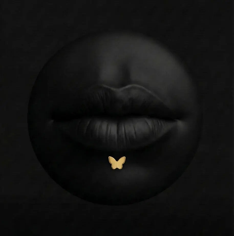 Piercing Valérie - Labret Plumeria Piercing