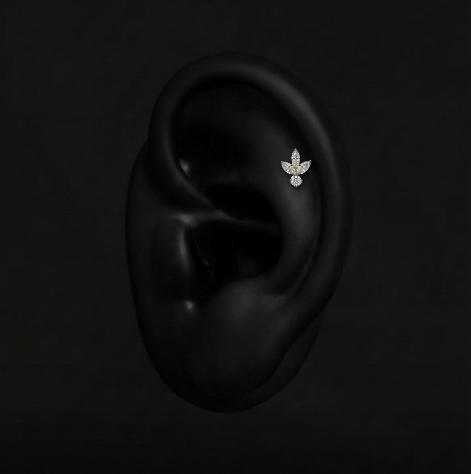 Piercing Nelsie - Labret Plumeria Piercing