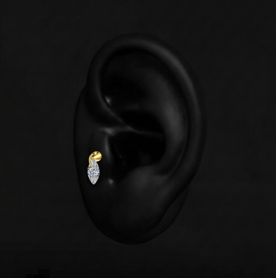 Piercing Samira - Labret Plumeria Piercing